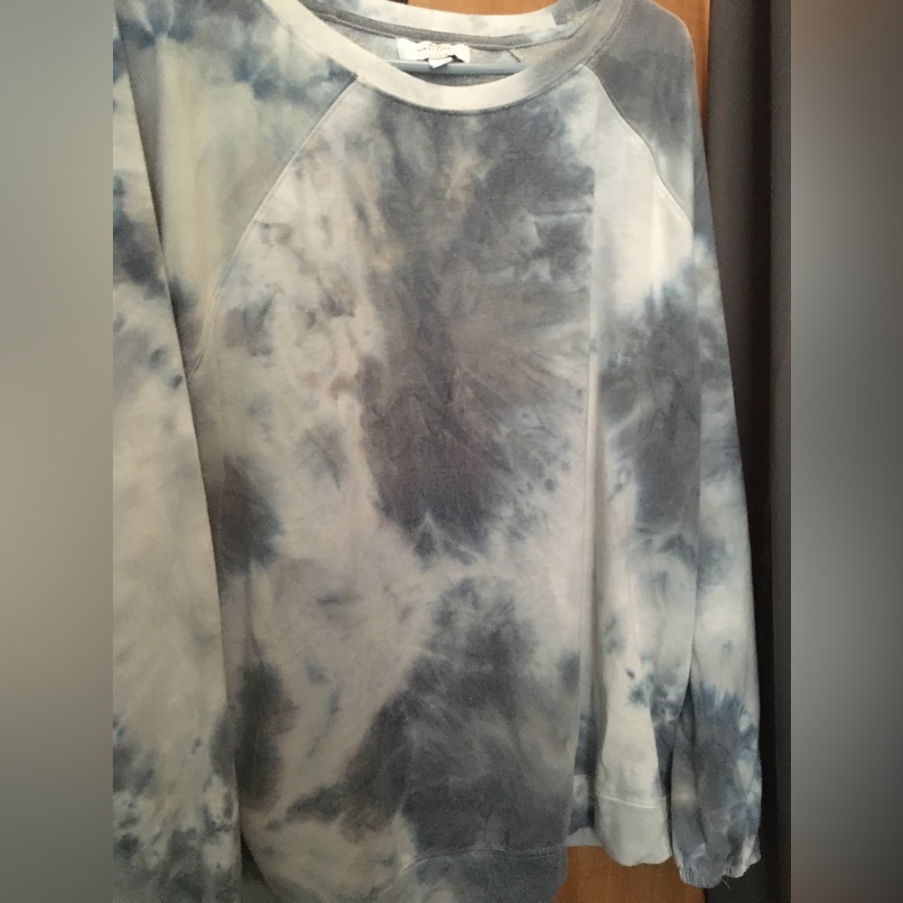 Womens tye dye size 2 XLG very comfortable long sleeve